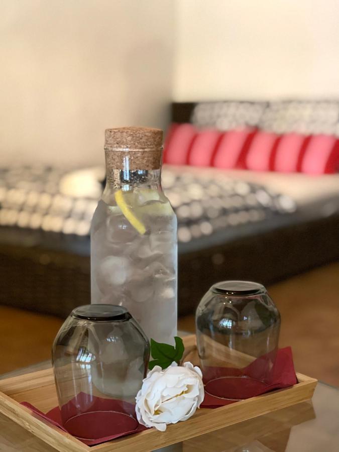 Hostel Lovely Rooms, City Center, Shared Bathroom, Windows To Corridor 빌라흐 외부 사진