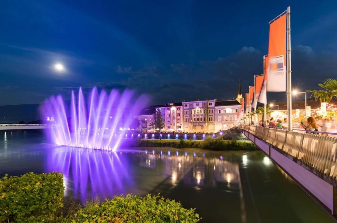 Hostel Lovely Rooms, City Center, Shared Bathroom, Windows To Corridor 빌라흐 외부 사진
