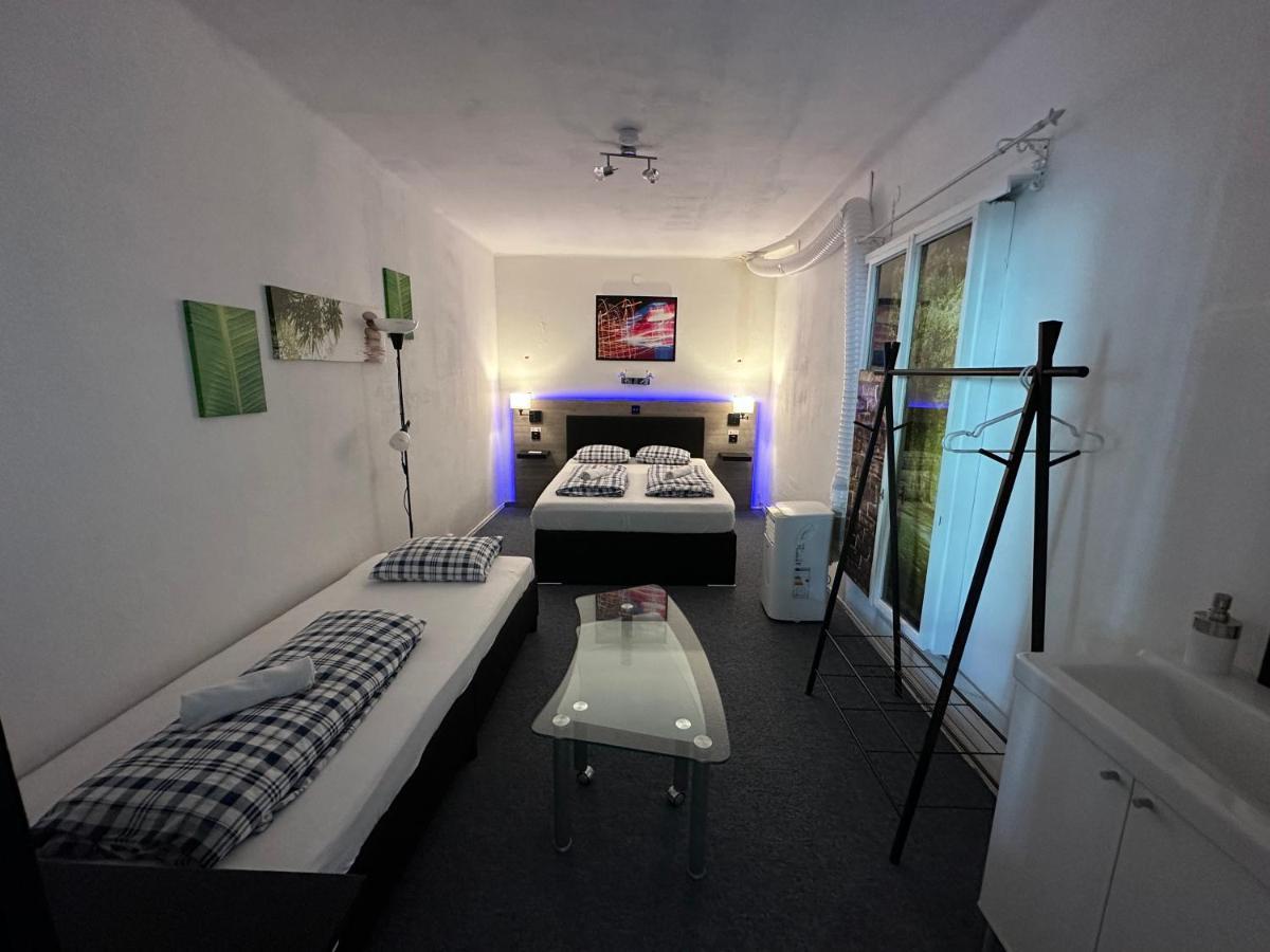 Hostel Lovely Rooms, City Center, Shared Bathroom, Windows To Corridor 빌라흐 외부 사진