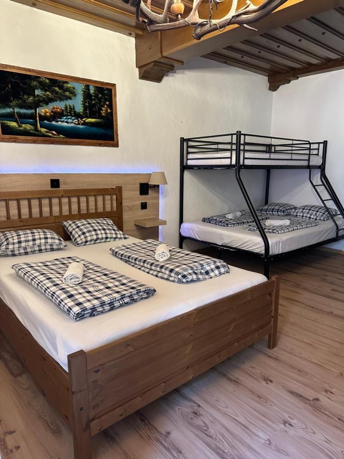 Hostel Lovely Rooms, City Center, Shared Bathroom, Windows To Corridor 빌라흐 외부 사진