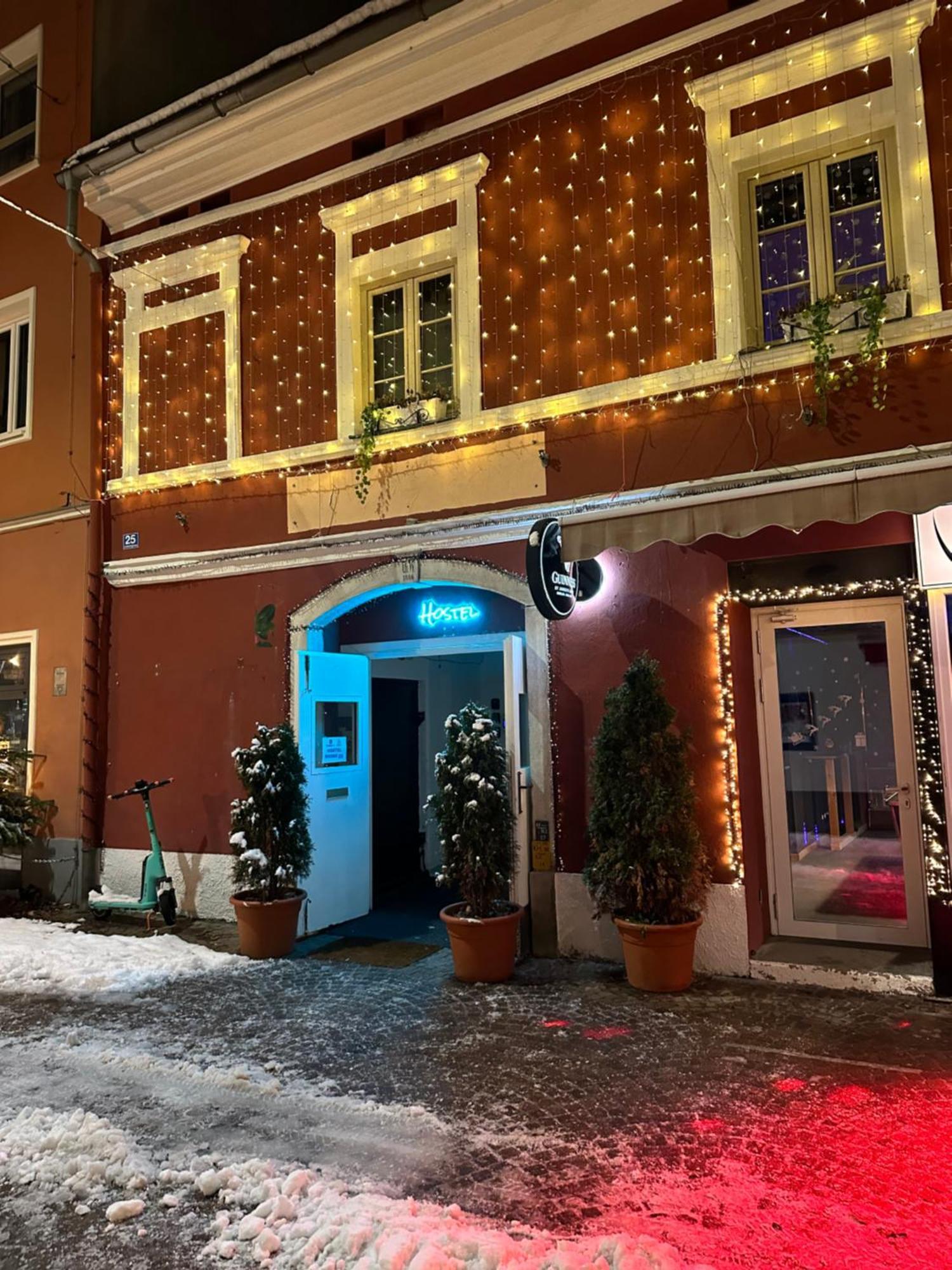 Hostel Lovely Rooms, City Center, Shared Bathroom, Windows To Corridor 빌라흐 외부 사진
