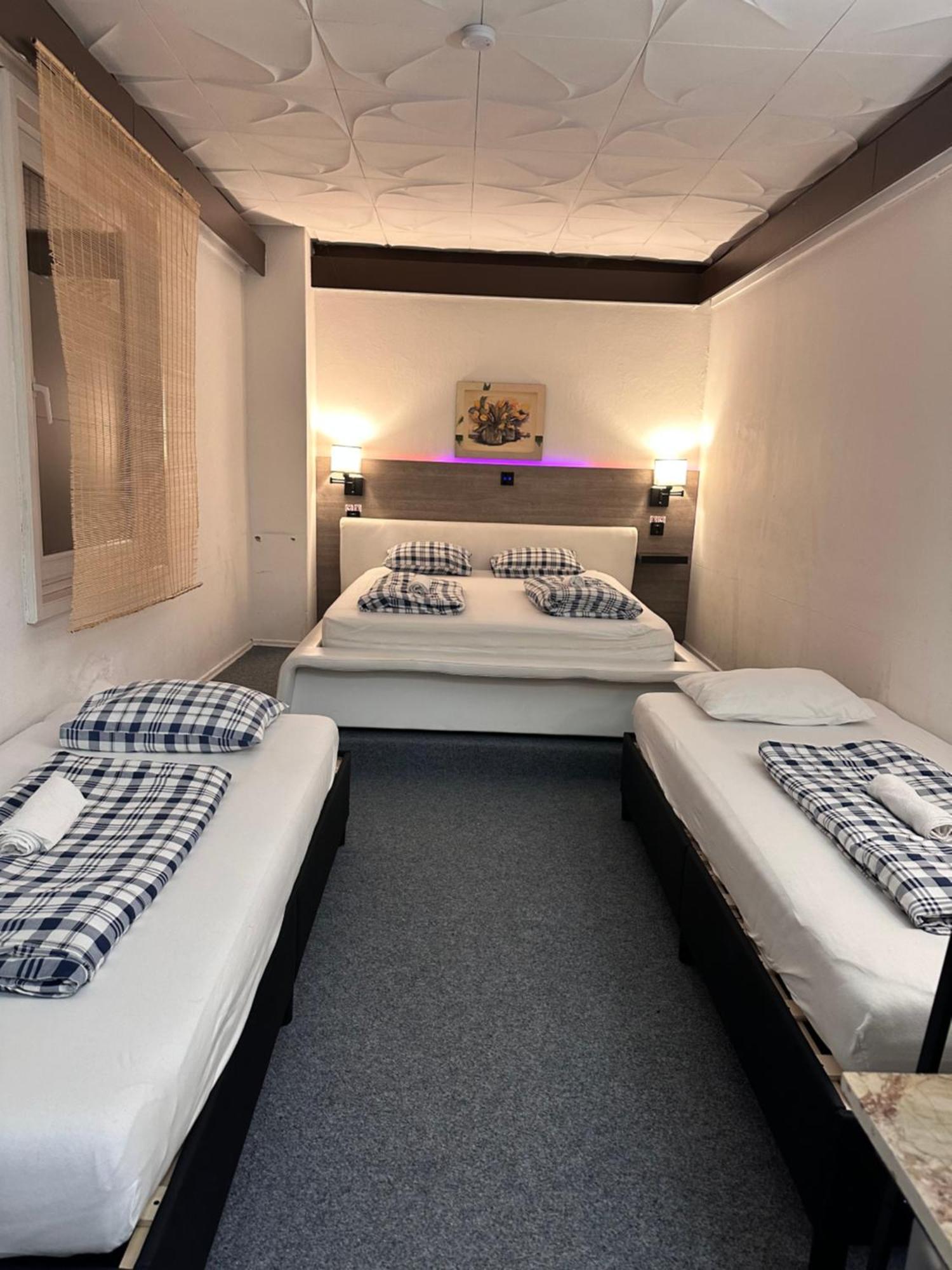 Hostel Lovely Rooms, City Center, Shared Bathroom, Windows To Corridor 빌라흐 외부 사진