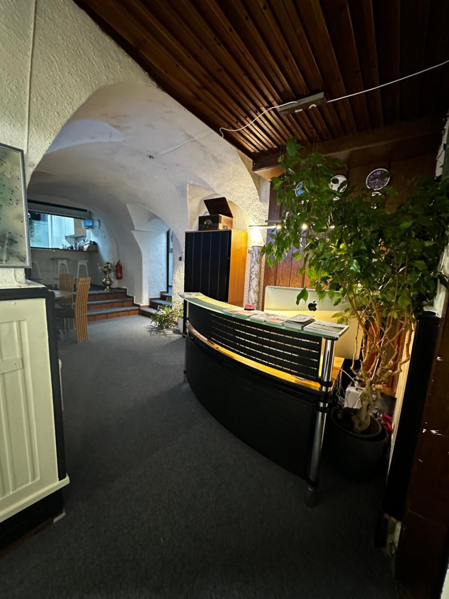 Hostel Lovely Rooms, City Center, Shared Bathroom, Windows To Corridor 빌라흐 외부 사진