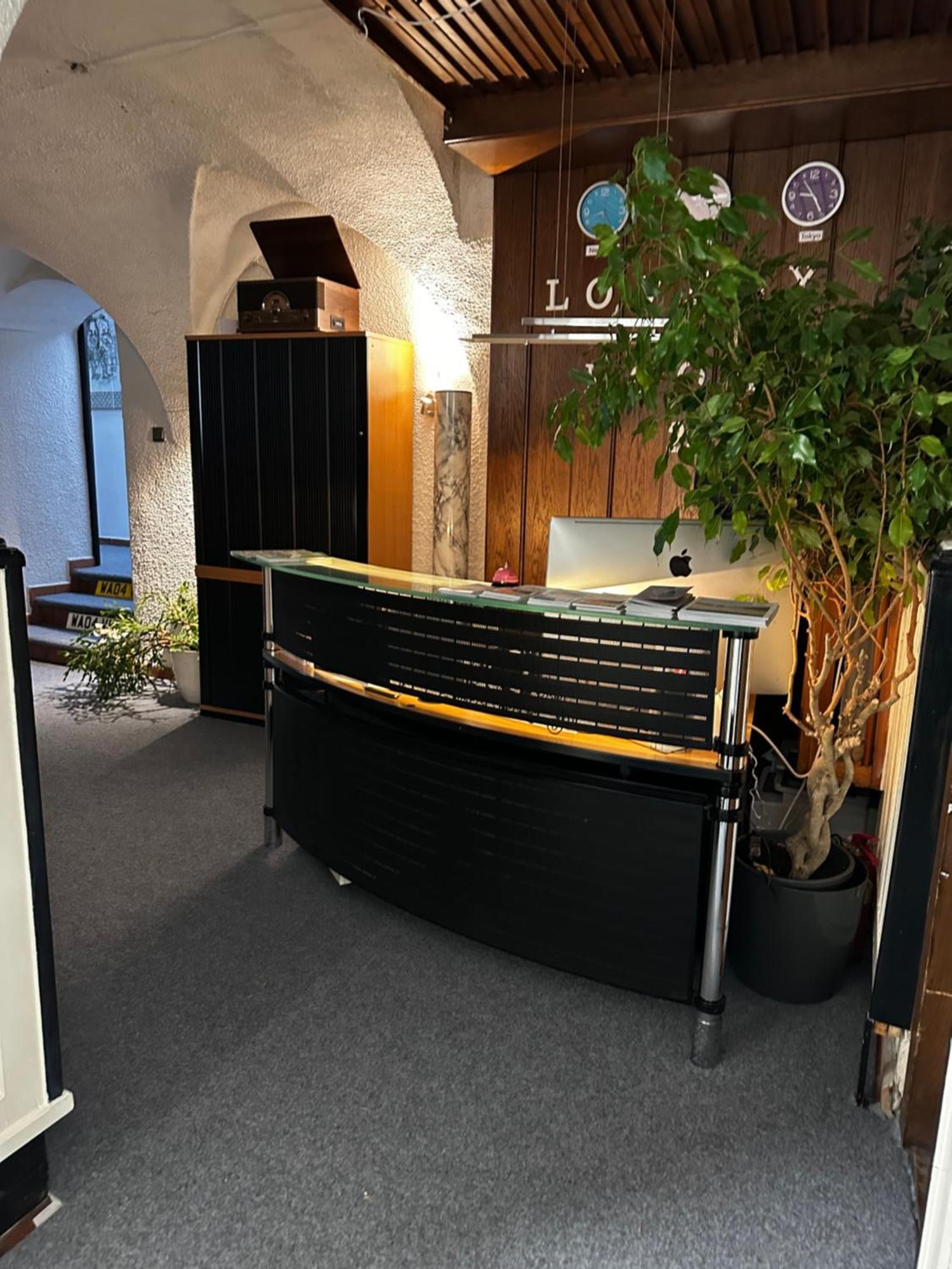 Hostel Lovely Rooms, City Center, Shared Bathroom, Windows To Corridor 빌라흐 외부 사진